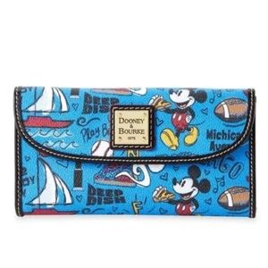 Dooney & Bourke x disney Chicago Windy City Wallet Mickey New w Tags
